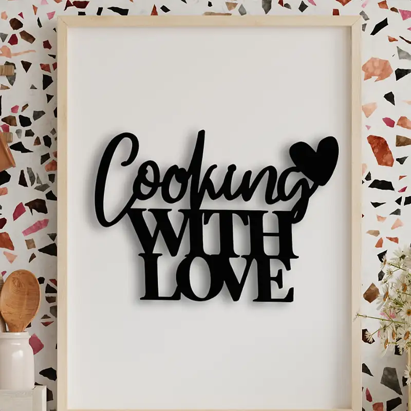 Scritta in legno cooking with love — taglio laser